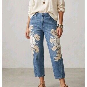 Chicos Medallion Floral Embroidered Crochet Cropped Jeans